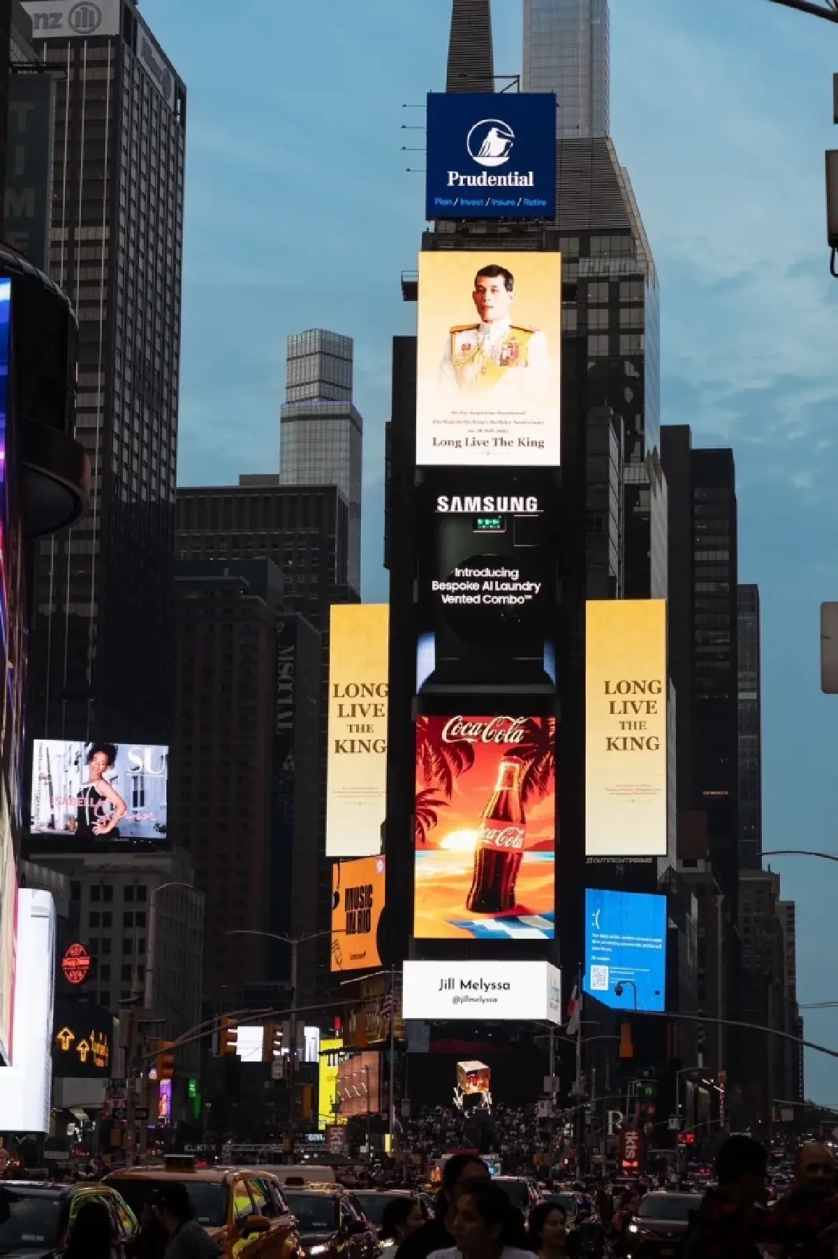 พระบารมีแผ่ไพศาล พระบรมฉายาลักษณ์ ในหลวง ร.10 ประดับบนไทม์สแควร์