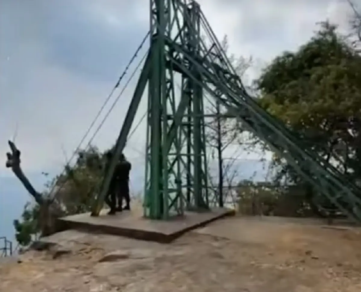 เปิดภาพ! ทหารไทย ทำลายกระเช้า-บันได ตัดเส้นทางกัมพูชาขึ้นภูมะเขือสำเร็จ