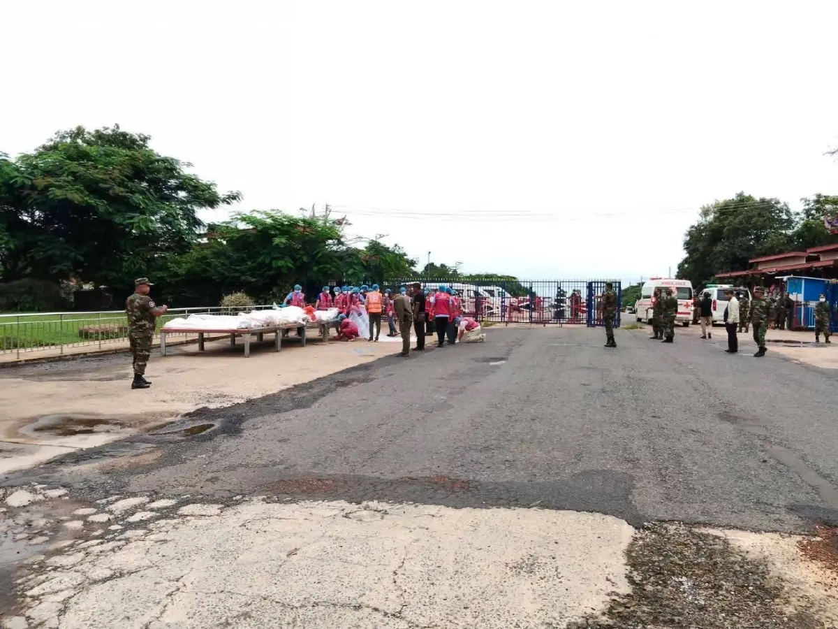 ไทยส่งศพทหารกัมพูชา 12 นาย กลับมาตุภูมิ แสดงความเคารพในสมรภูมิไม่ว่าฝ่ายใด