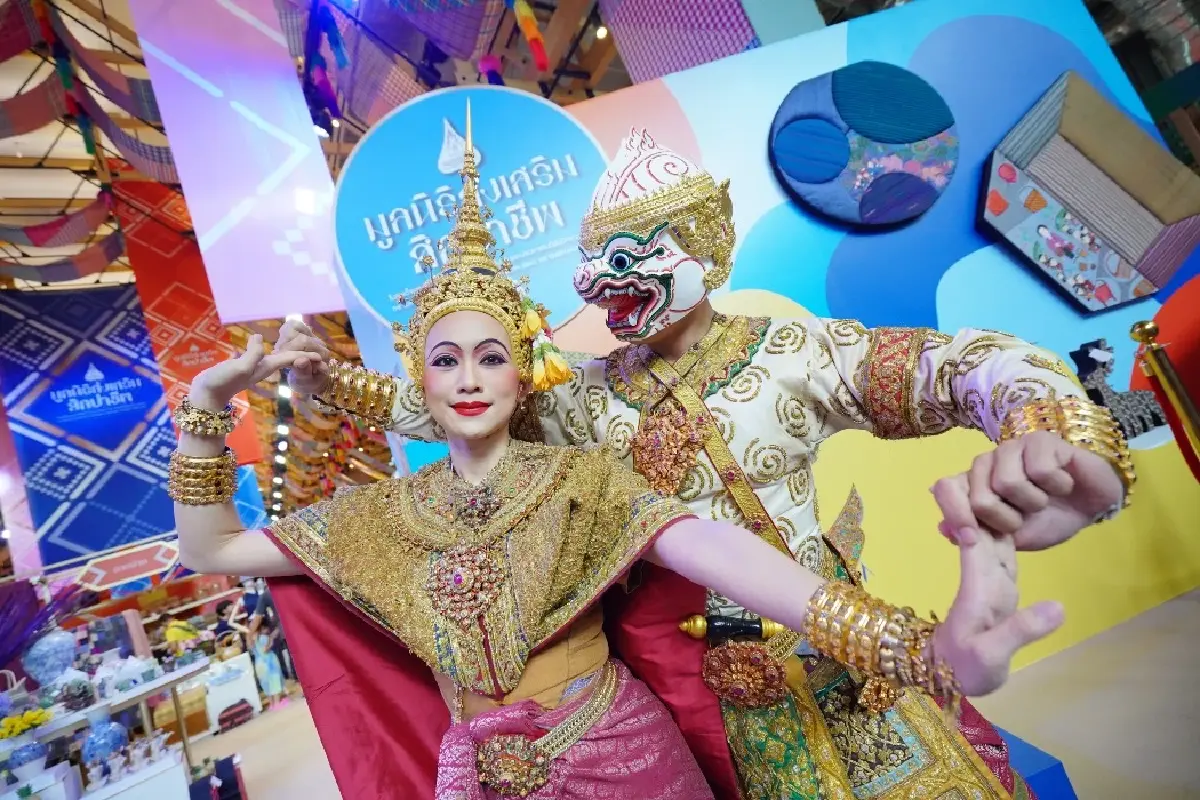 ยลโฉมผ้าไทย 'ลายสิริราชพัสตราภรณ์' ครั้งแรก! ที่เอ็มสเฟียร์