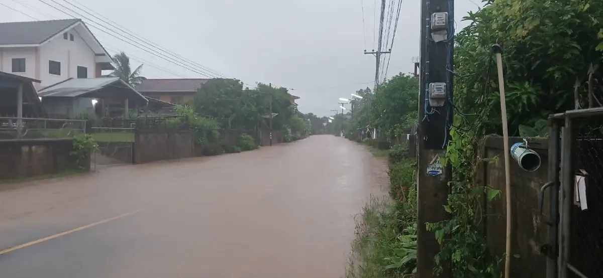 น่านวิกฤต ฝนตกหนัก น้ำน่านทะลักล้นตลิ่ง 4 ซม เตือน 7 ชม. ถึงตัวเมือง