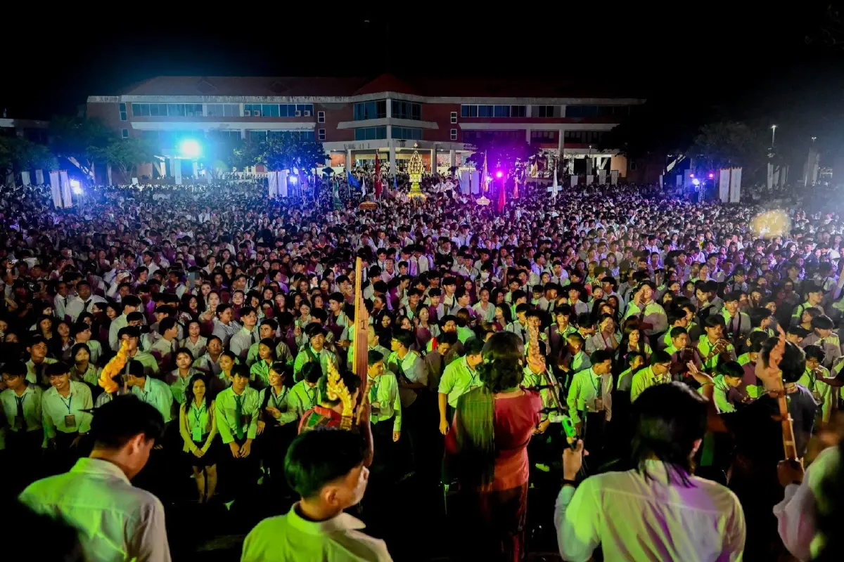 ชาตินิยม 'แม่ทัพมนต์แคน' สลายพลัง 'แดง' เบียดแซง 'ส้ม'