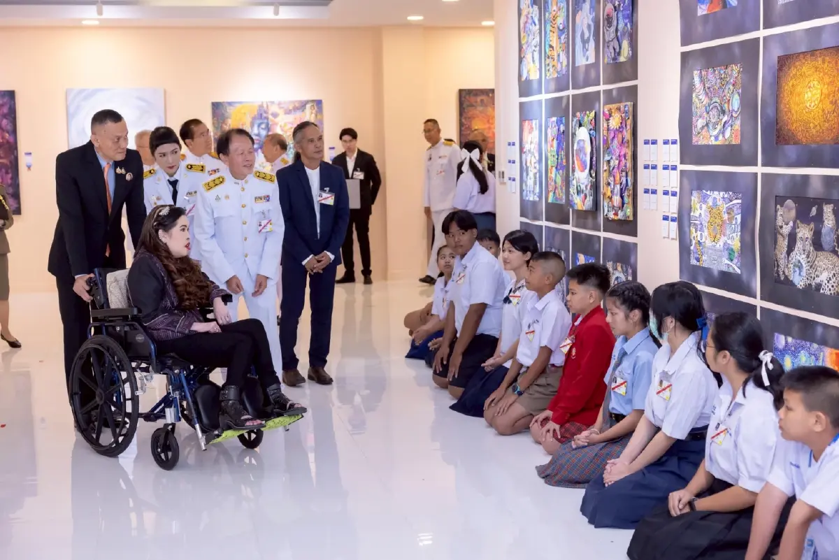 สมเด็จเจ้าฟ้าฯ ทรงเปิดนิทรรศการ 'อวกาศ' สุดปัง ที่หอศิลป์ทิพย์พิมาน