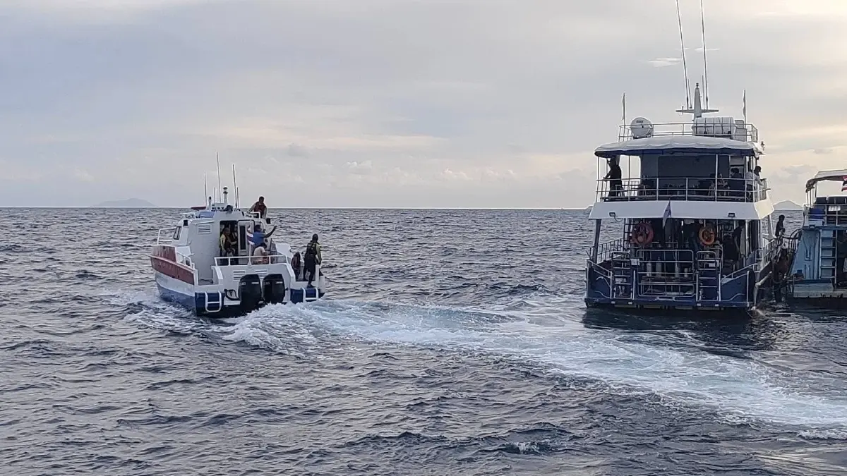 เรือทัวร์รั่ว กลางทะเลภูเก็ต เกาะยาว-เกาะเขียว จนท.เข้าช่วยนทท.