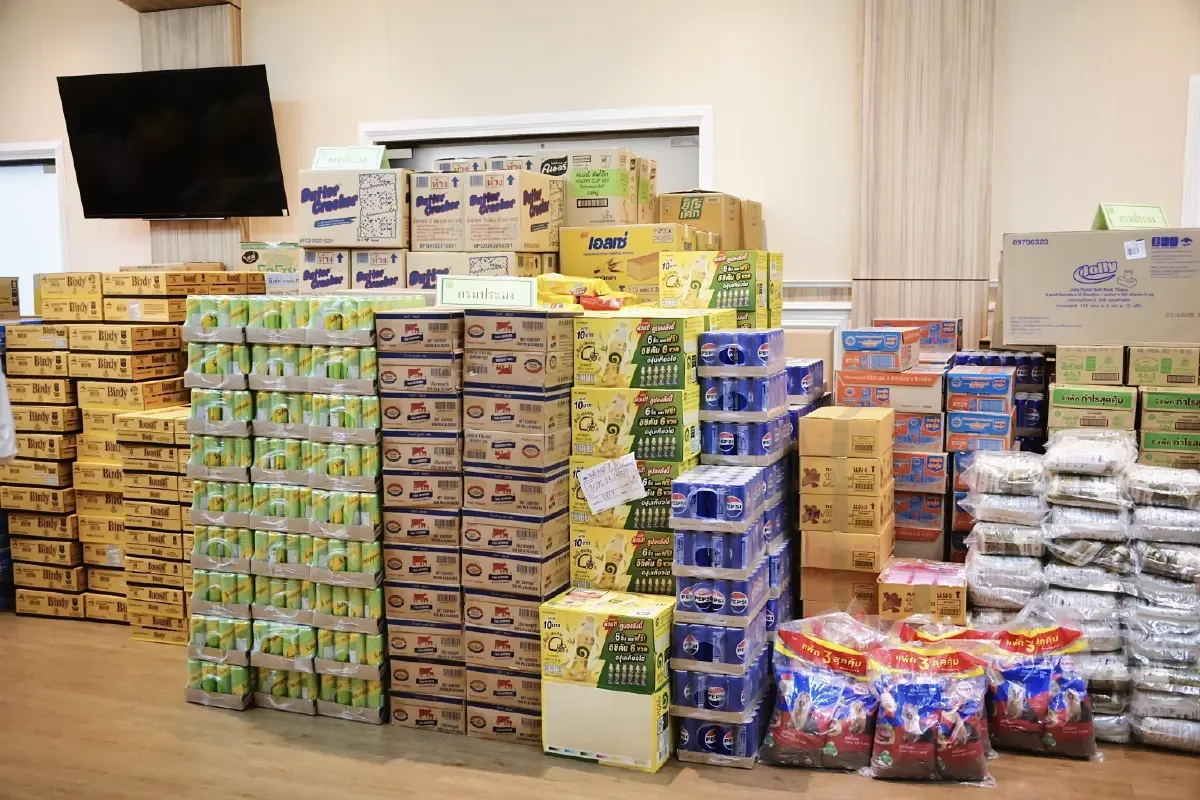 เกษตรฯร่วมมูลนิธิธรรมนัส ระดมสิ่งของช่วยผู้ประสบภัย เหตุปะทะชายแดนไทย-เขมร