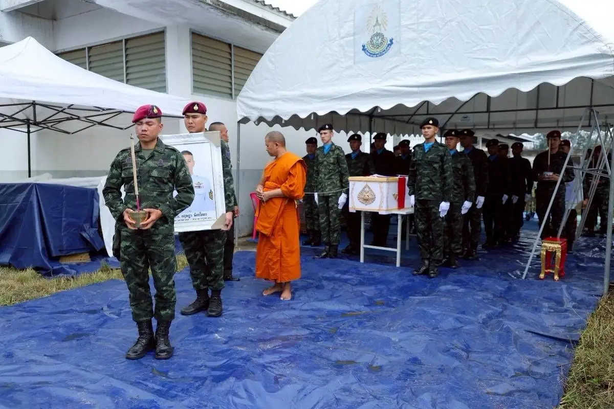 สดุดีทหารกล้า! มทบ.25 จัดพิธีส่งศพ 3 ทหารกล้า สละชีวิตปกป้องอธิปไตย