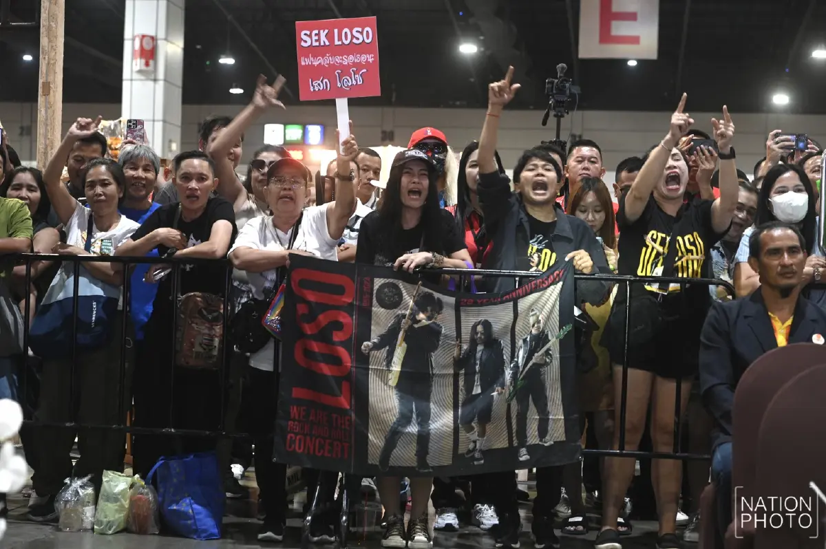 เสก โลโซ คัมแบ็ค นำทีมวงมีนบุรีขึ้นเวทีคอนเสิร์ต แอ๊ด คาราบาว ร่วมแจม