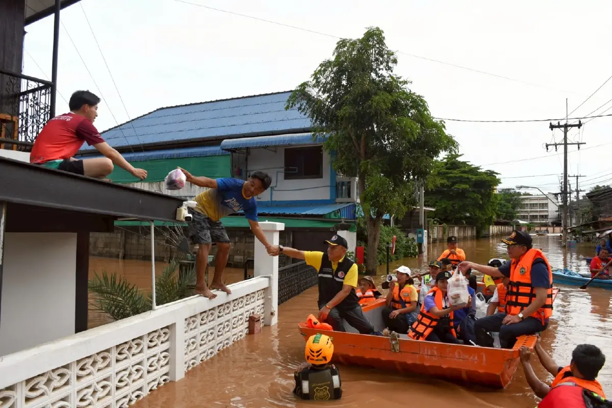 แม่น้ำยมล้นตลิ่ง ปภ. สั่งยกของขึ้นที่สูง อ.วังชิ้น จ.แพร่ น้ำขึ้น