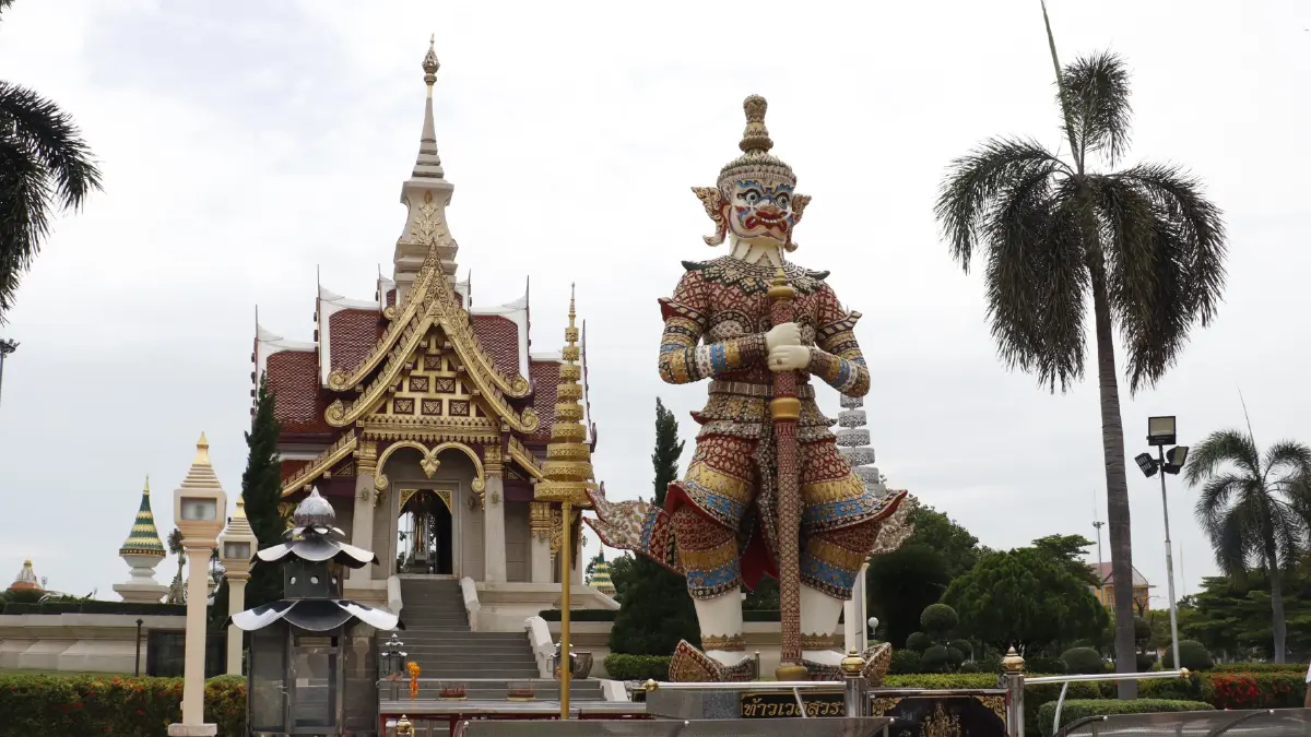 เปิดป่องเอี้ยมเยี่ยมแดนอีสาน ‘ถ้ำนาคา ป่าคำชะโนด’ และ หินสามวาฬ