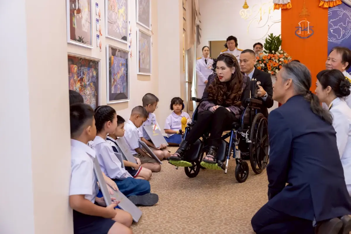 สมเด็จเจ้าฟ้าฯ ทรงเปิดนิทรรศการ 'อวกาศ' สุดปัง ที่หอศิลป์ทิพย์พิมาน