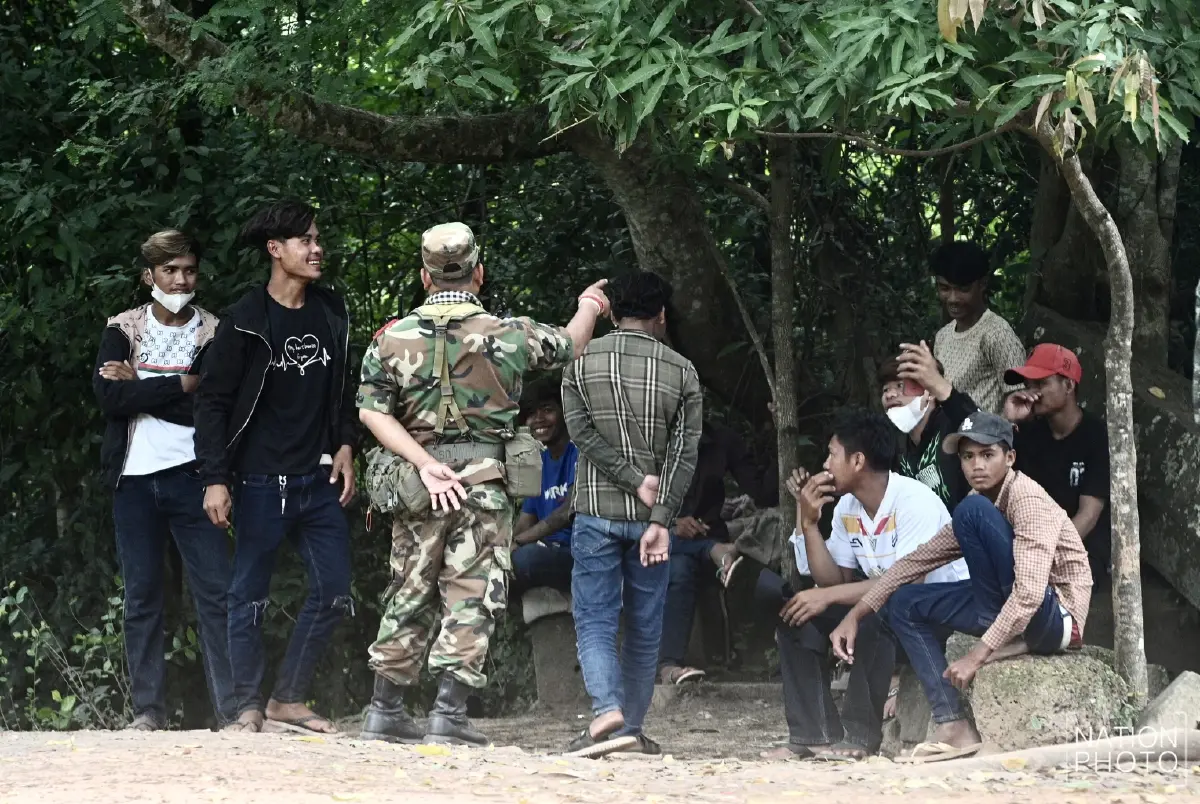 วัยรุ่นกัมพูชาป่วนปราสาทตาเมือนธม ทหารไทย-กัมพูชาเข้าเคลียร์