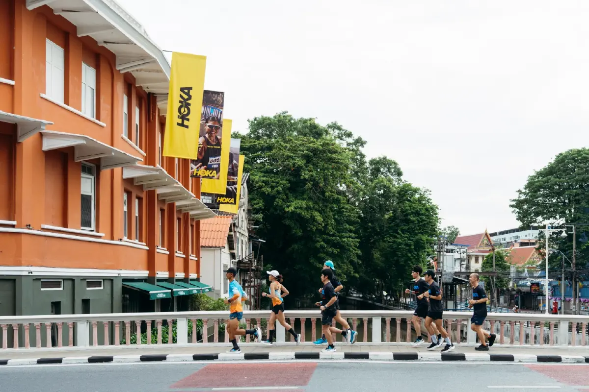 ศูนย์ฮีลใจนักวิ่ง! 'HOKA Culture Hub' รันคลับใหม่ใจกลางเจริญกรุง
