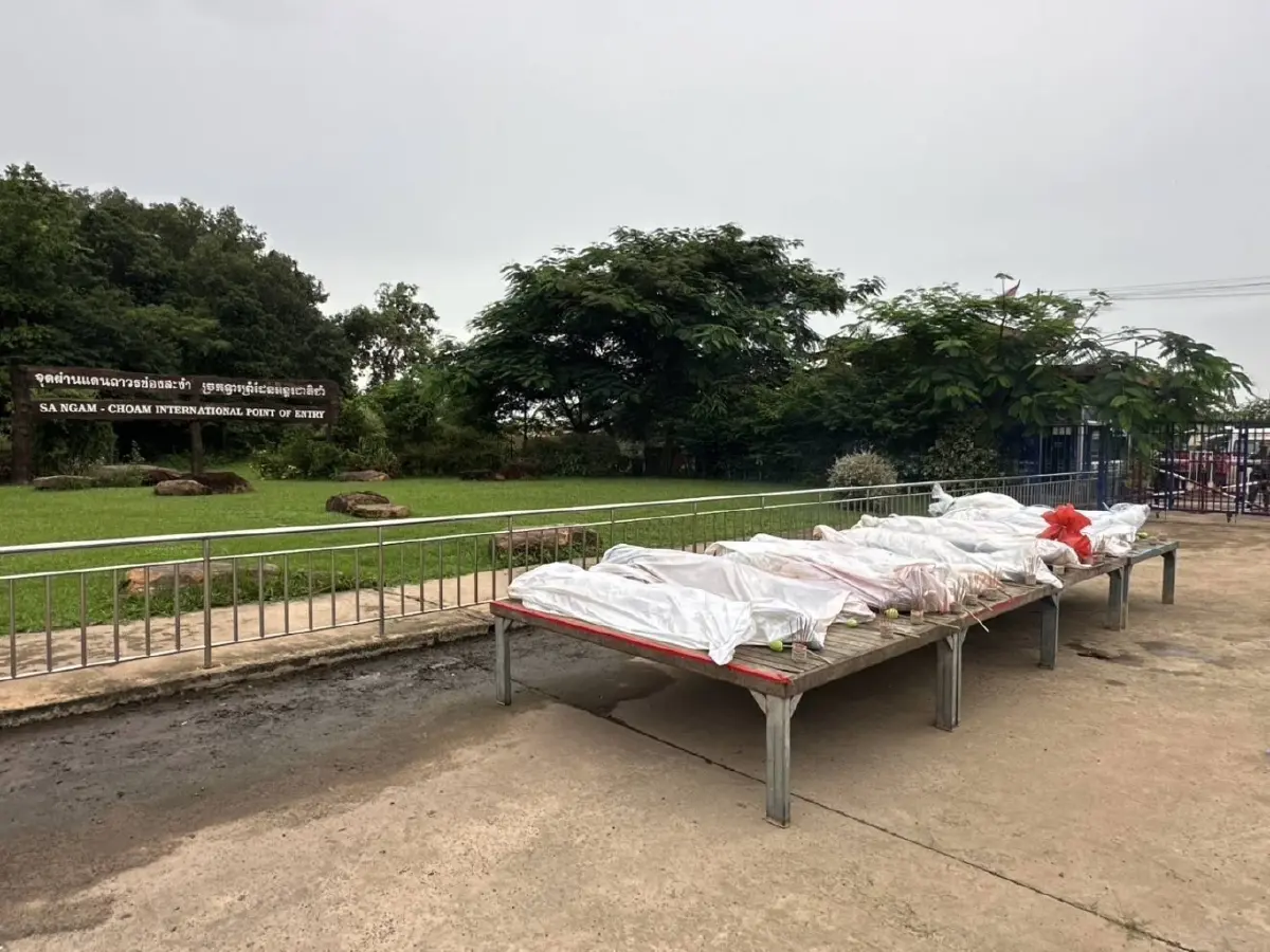 ไทยส่งศพทหารกัมพูชา 12 นาย กลับมาตุภูมิ แสดงความเคารพในสมรภูมิไม่ว่าฝ่ายใด