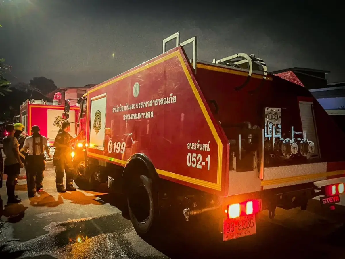 ไฟไหม้บ้านไม้กลางดึก ซอยนนทรี 14 เขตยานนาวา เพลิงไหม้วอดทั้งหลัง