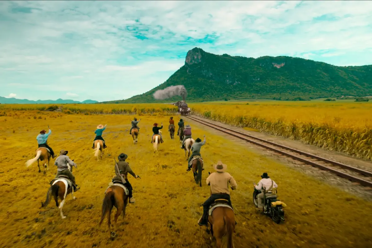 ‘หม่ำ-วิศิษฐ์’ ระเบิดภูเขาเผากระท่อมใน ‘เขาชุมทอง คะนองชุมโจร’