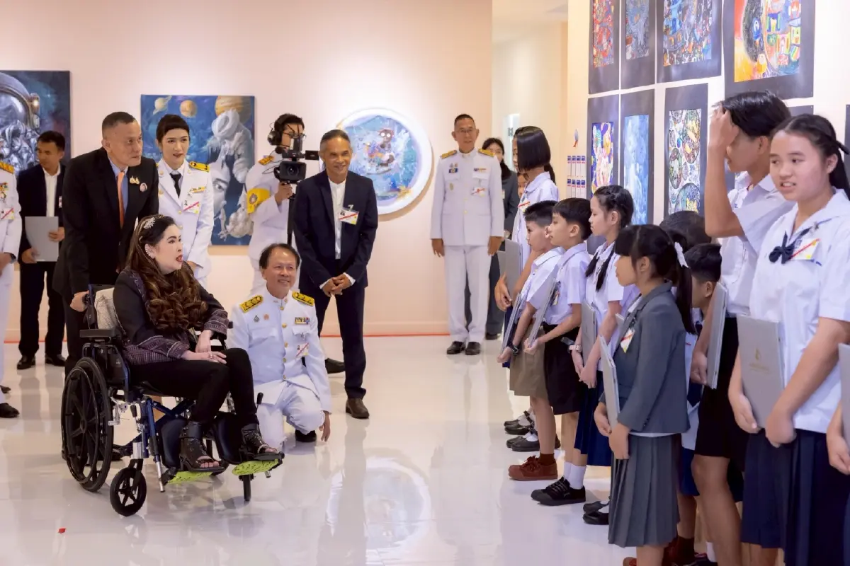 สมเด็จเจ้าฟ้าฯ ทรงเปิดนิทรรศการ 'อวกาศ' สุดปัง ที่หอศิลป์ทิพย์พิมาน