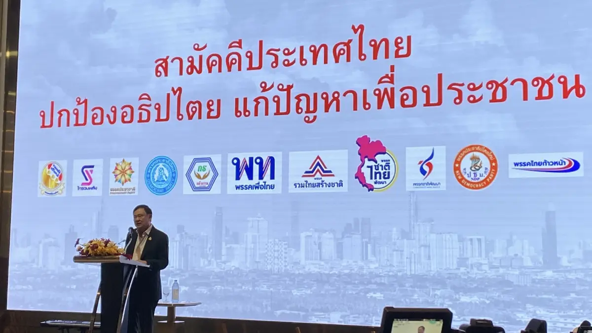 ‘ทักษิณ’ แจม ดินเนอร์ ‘พรรคร่วมฯ’ จ้อการเมือง ปัดตอบ ครอบงำ