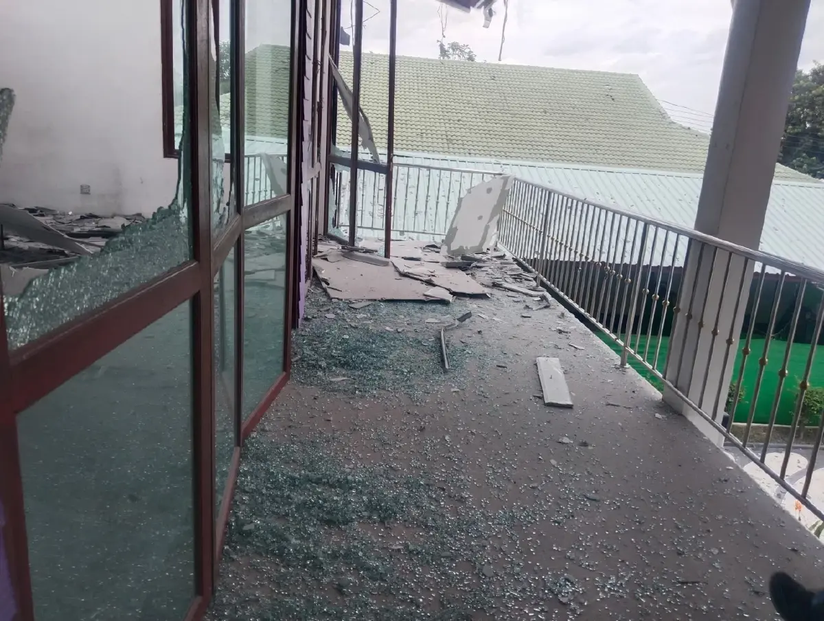 เปิดภาพความเสียหาย โรงพยาบาลพนมดงรักฯ จ.สุรินทร์ หลังถูกโจมตี