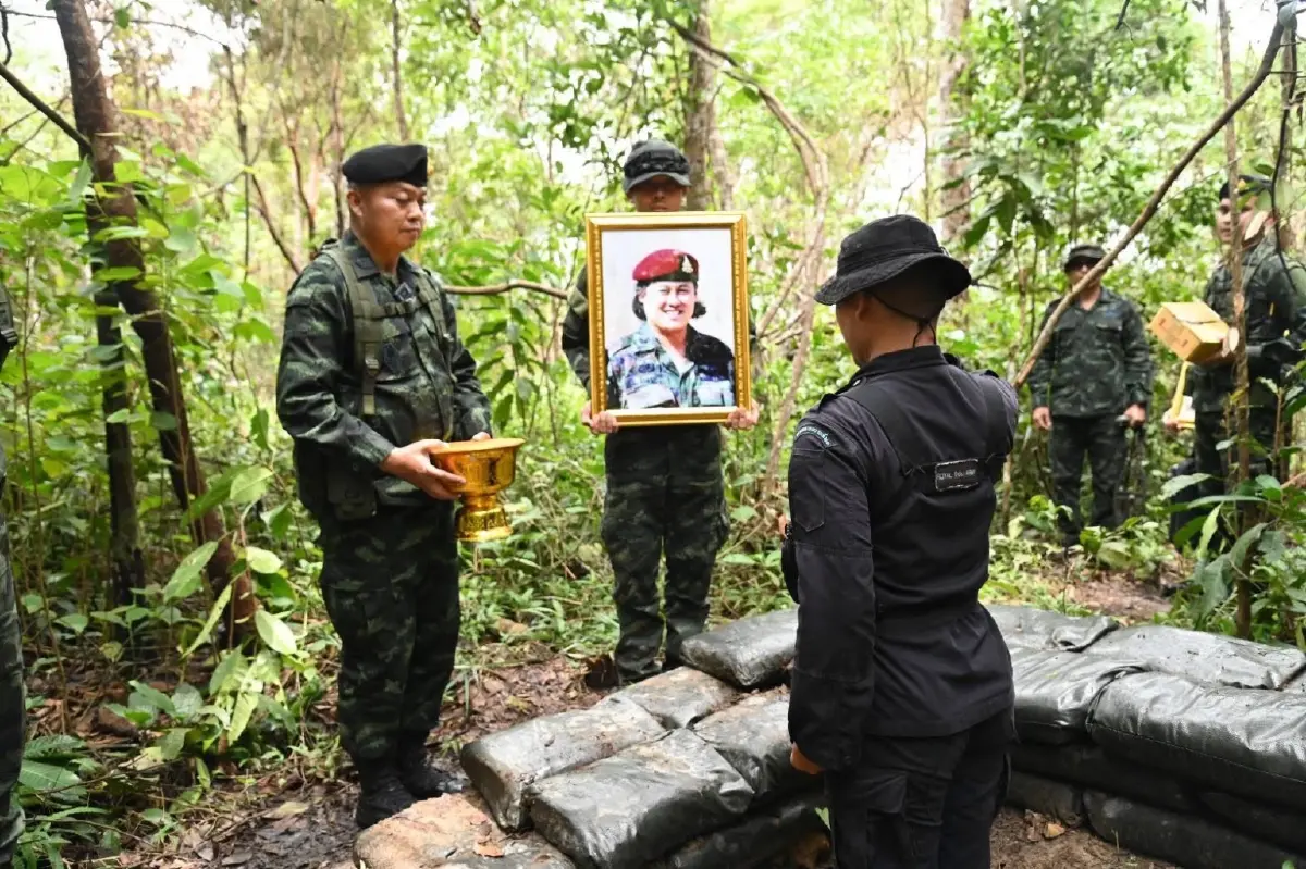 มทภ.2 นำสิ่งของพระราชทาน ในหลวง-กรมสมเด็จพระเทพฯ มอบทหารชายแดนไทย-กัมพูชา