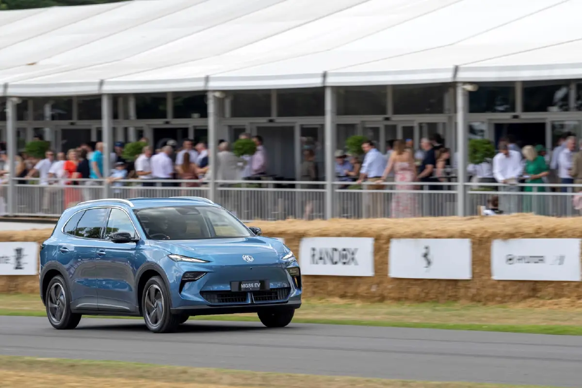 เอ็มจี ขนทัพ ร่วม GOODWOOD เติมสีสันด้วยการกลับมาของ MG EX4