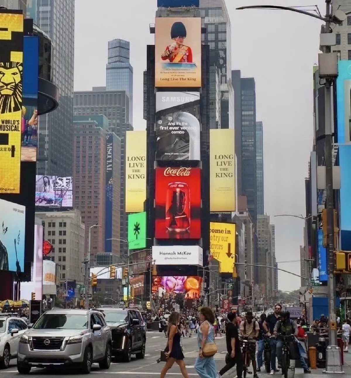พระบารมีแผ่ไพศาล พระบรมฉายาลักษณ์ ในหลวง ร.10 ประดับบนไทม์สแควร์