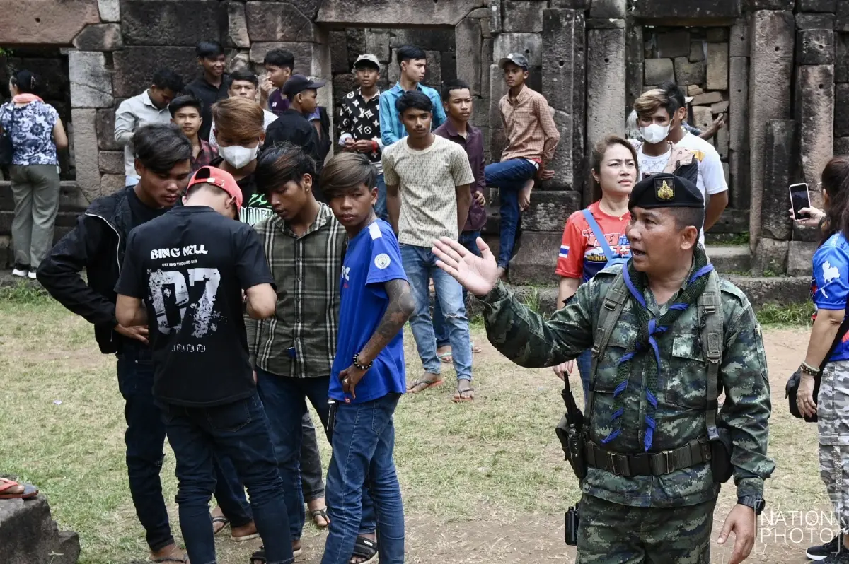 วัยรุ่นกัมพูชาป่วนปราสาทตาเมือนธม ทหารไทย-กัมพูชาเข้าเคลียร์