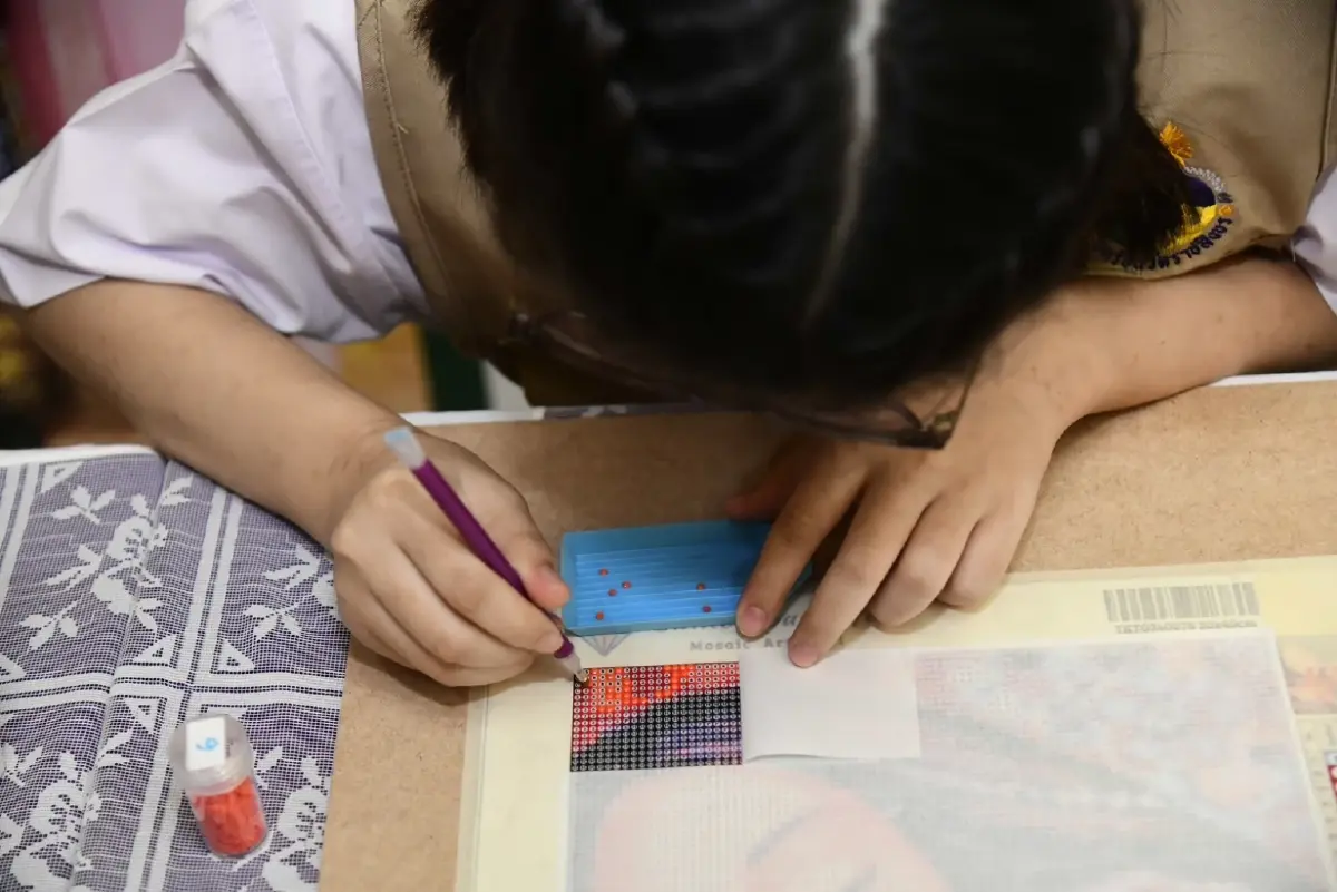 หนึ่งเดียวในโลก! “พระบรมฉายาลักษณ์” จาก “คริสตัล” 1.7 ล้านชิ้น