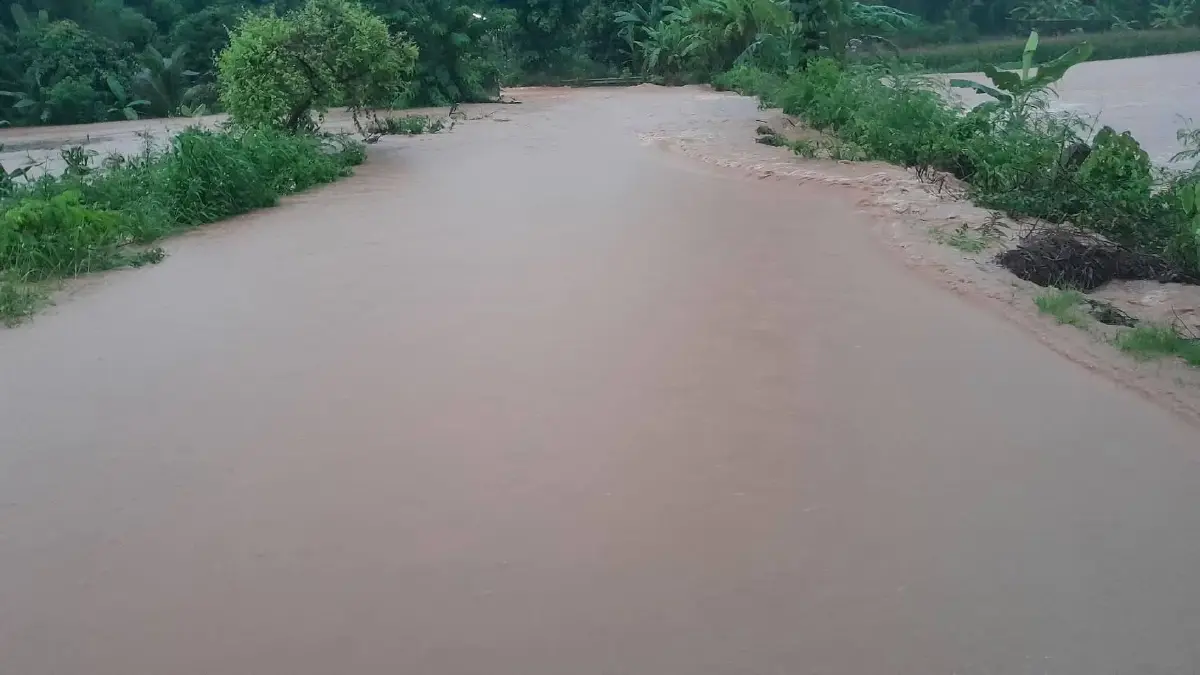 น่านวิกฤต ฝนตกหนัก น้ำน่านทะลักล้นตลิ่ง 4 ซม เตือน 7 ชม. ถึงตัวเมือง