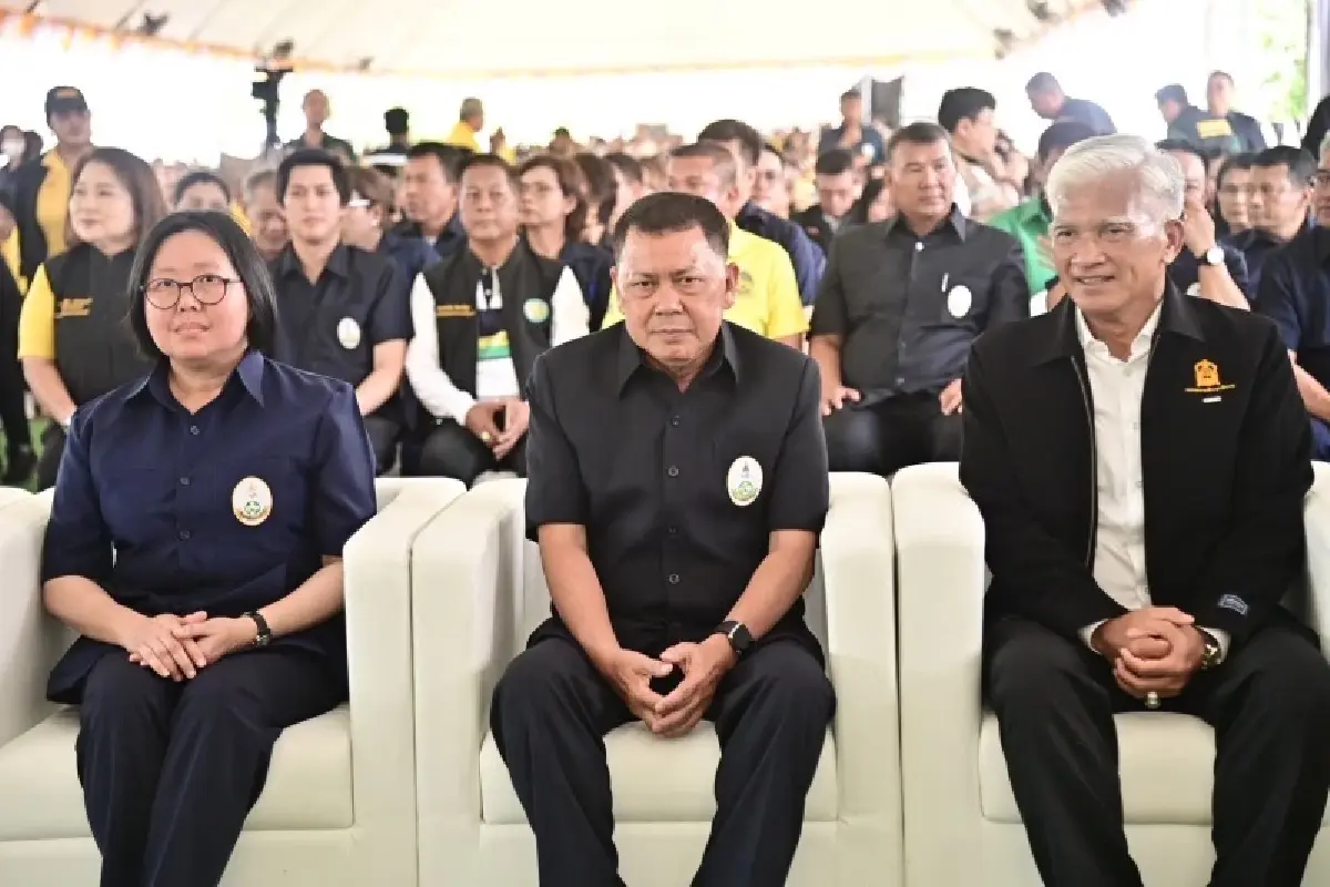 อรรถกร ศิริลัทธยากร เปิดคลินิกเกษตรเคลื่อนที่ในพระราชานุเคราะห์ฯ จ.นครศรี