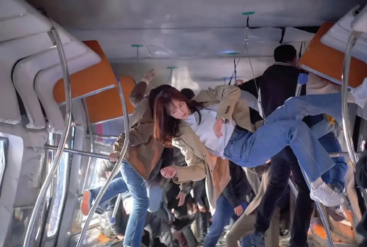 ‘อ่านชะตาวันสิ้นโลก’ ตัวละครสกิลเทพหลุดจากนิยายให้ฟินต่อหน้า