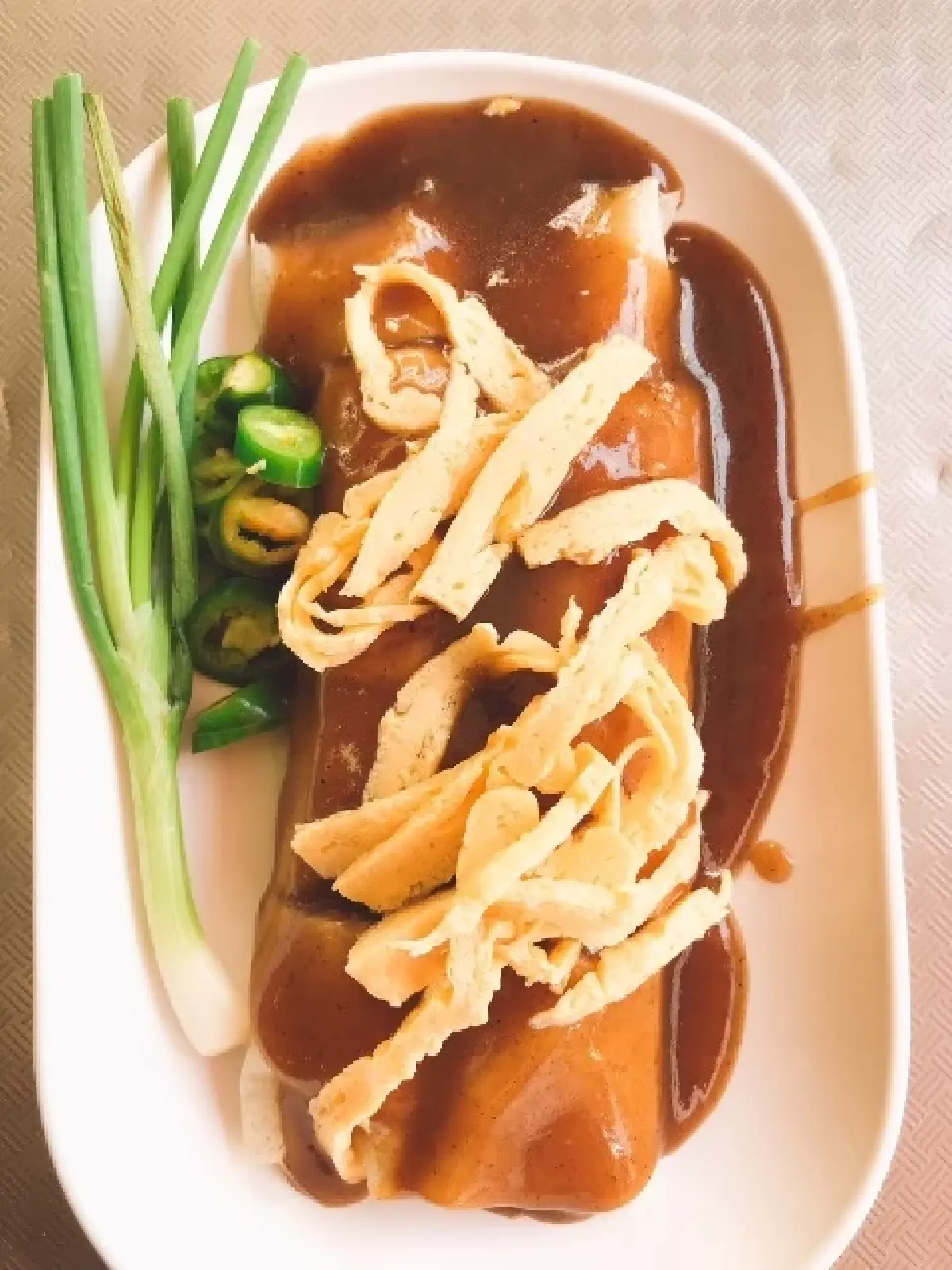 ราดหน้ายอดผัก ‘อภิโภชน์’ สูตรต้นตำรับ 50 ปี ของอร่อยซอยมัยลาภ