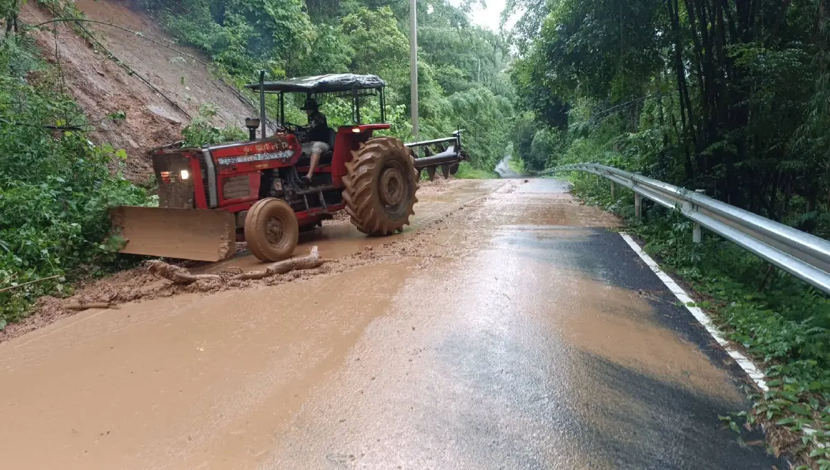 แม่น้ำยม วิกฤติ ระดับน้ำสูง เตือนประชาชนริมตลิ่ง ขนของขึ้นที่สูง