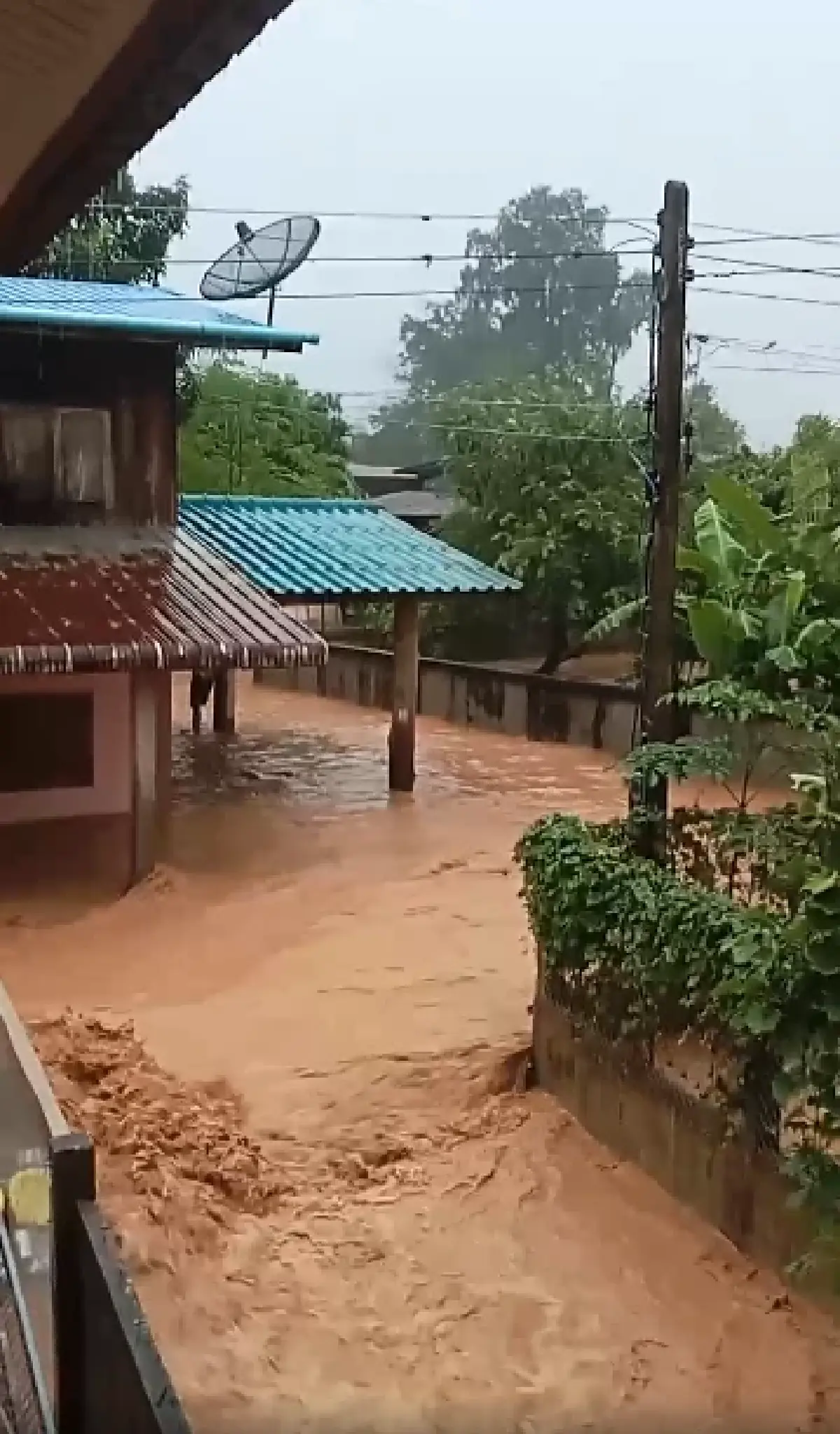 ด่วน ปภ. ส่งข้อความ เตือนน้ำท่วม 4 อำเภอ จ.น่าน ให้ยกของขึ้นที่สูง