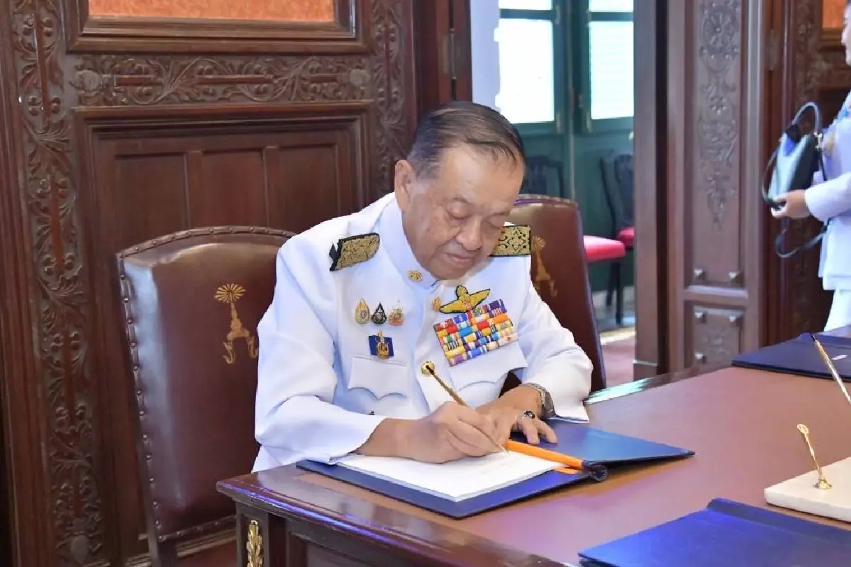 'ประธาน-รองประธานรัฐสภา' นำ ข้าราชการถวายพระพร ในหลวง