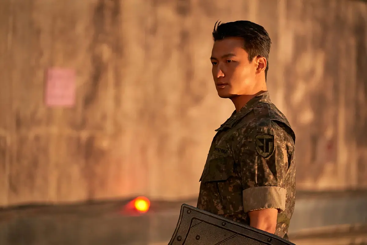 ‘อ่านชะตาวันสิ้นโลก’ หนังใหม่ ‘จีซู-อีมินโฮ’ เปิดตัวอันดับ 1