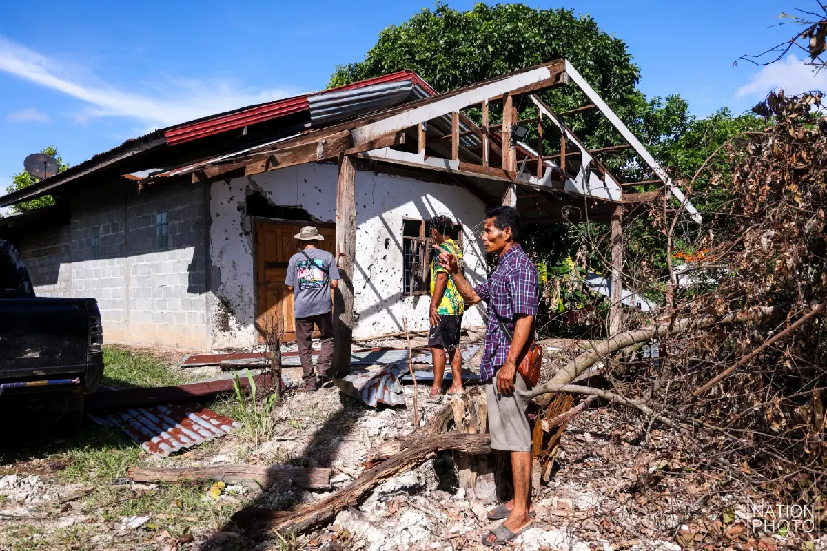 เปิดภาพความเสียหาย บ้านเรือนพังยับ หลังกัมพูชายิงจรวด BM-21 โจมตี