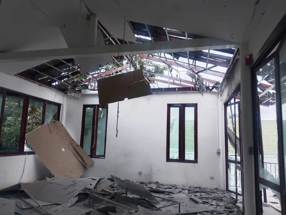 เปิดภาพความเสียหาย โรงพยาบาลพนมดงรักฯ จ.สุรินทร์ หลังถูกโจมตี