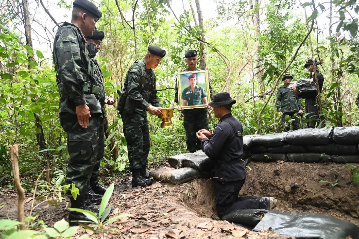 แม่ทัพภาคที่ 2 นำสิ่งของพระราชทาน มอบให้ทหารชายแดนไทย-กัมพูชา