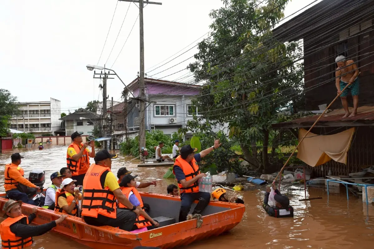 แม่น้ำยมล้นตลิ่ง ปภ. สั่งยกของขึ้นที่สูง อ.วังชิ้น จ.แพร่ น้ำขึ้น