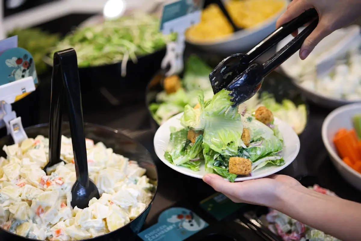 ‘Sizzler’ สู้กลับ ทำ ‘สลัด Subscription’ จ่าย 749 บาท กินได้ 5 ครั้ง จุดแข็งที่สเต๊กร้านอื่นไม่มี!