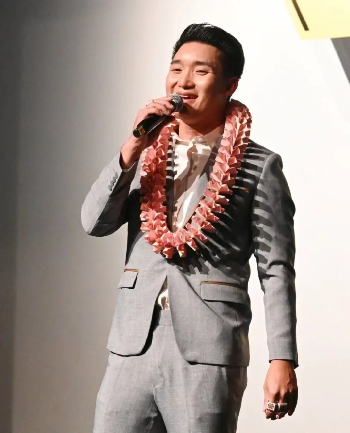 วันภาษาไทยแห่งชาติ ทชภณ – ใบเฟิร์น คว้ารางวัลใช้ภาษาไทยดีเด่น