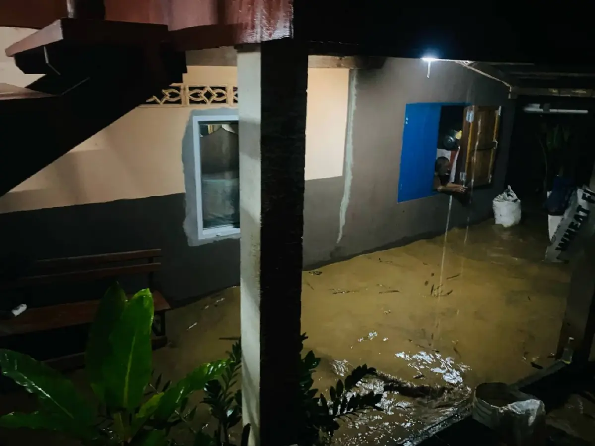 น้ำป่าไหลหลากท่วมแพร่กลางดึก ชาวบ้านร้องกวางเดือดร้อน ดินสไลด์