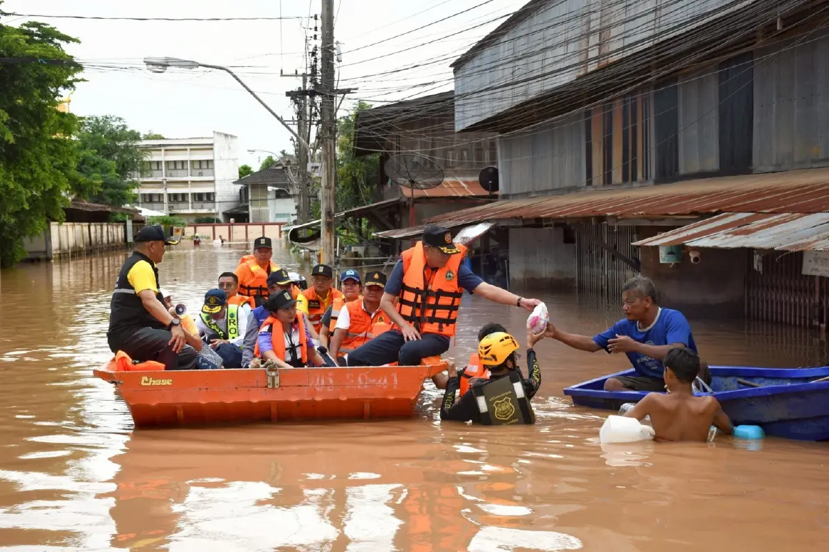 แม่น้ำยมล้นตลิ่ง ปภ. สั่งยกของขึ้นที่สูง อ.วังชิ้น จ.แพร่ น้ำขึ้น