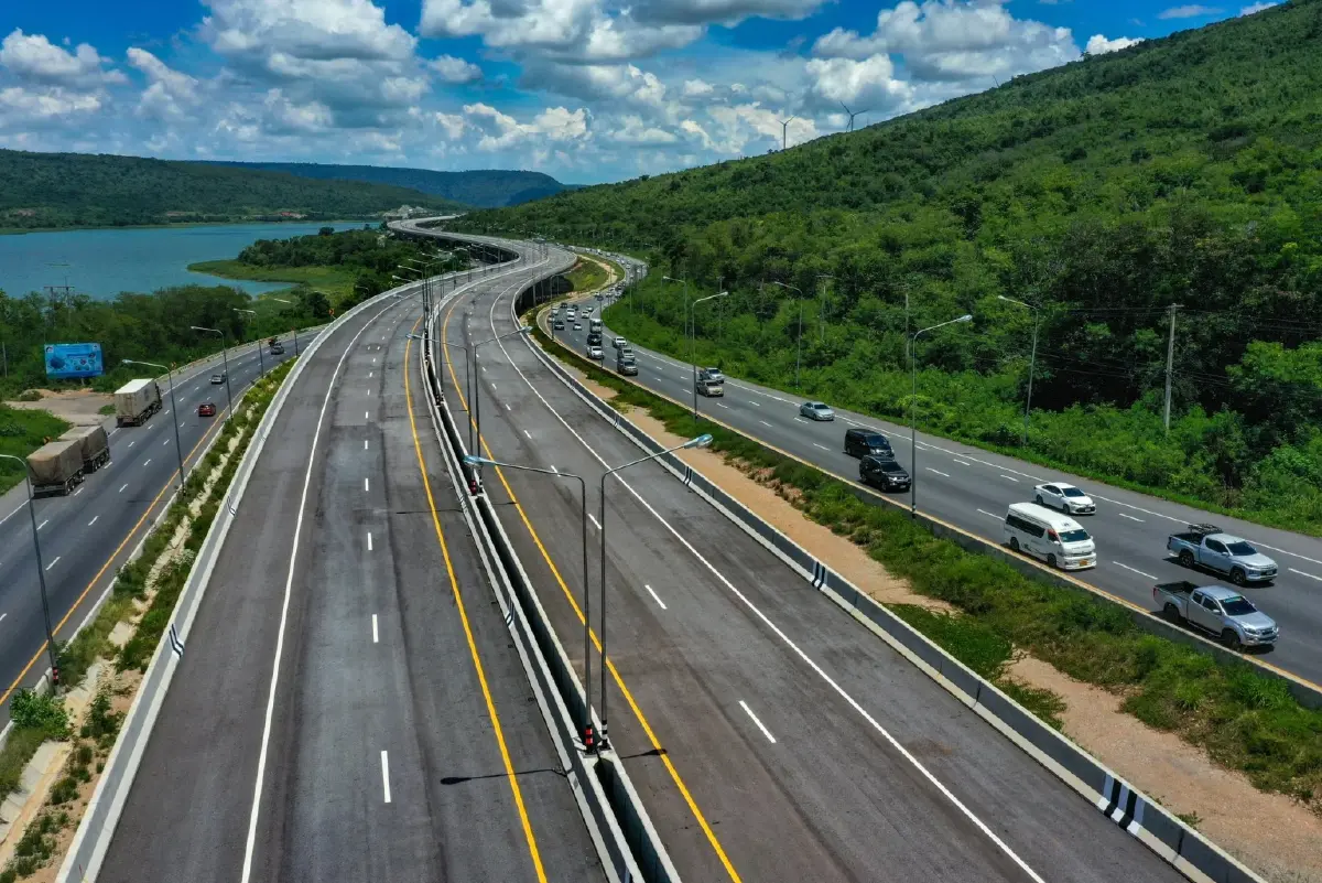 วันหยุดยาว ชวนเที่ยวชัยภูมิ ชมความงาม ทุ่งดอกกระเจียว บานสะพรั่ง