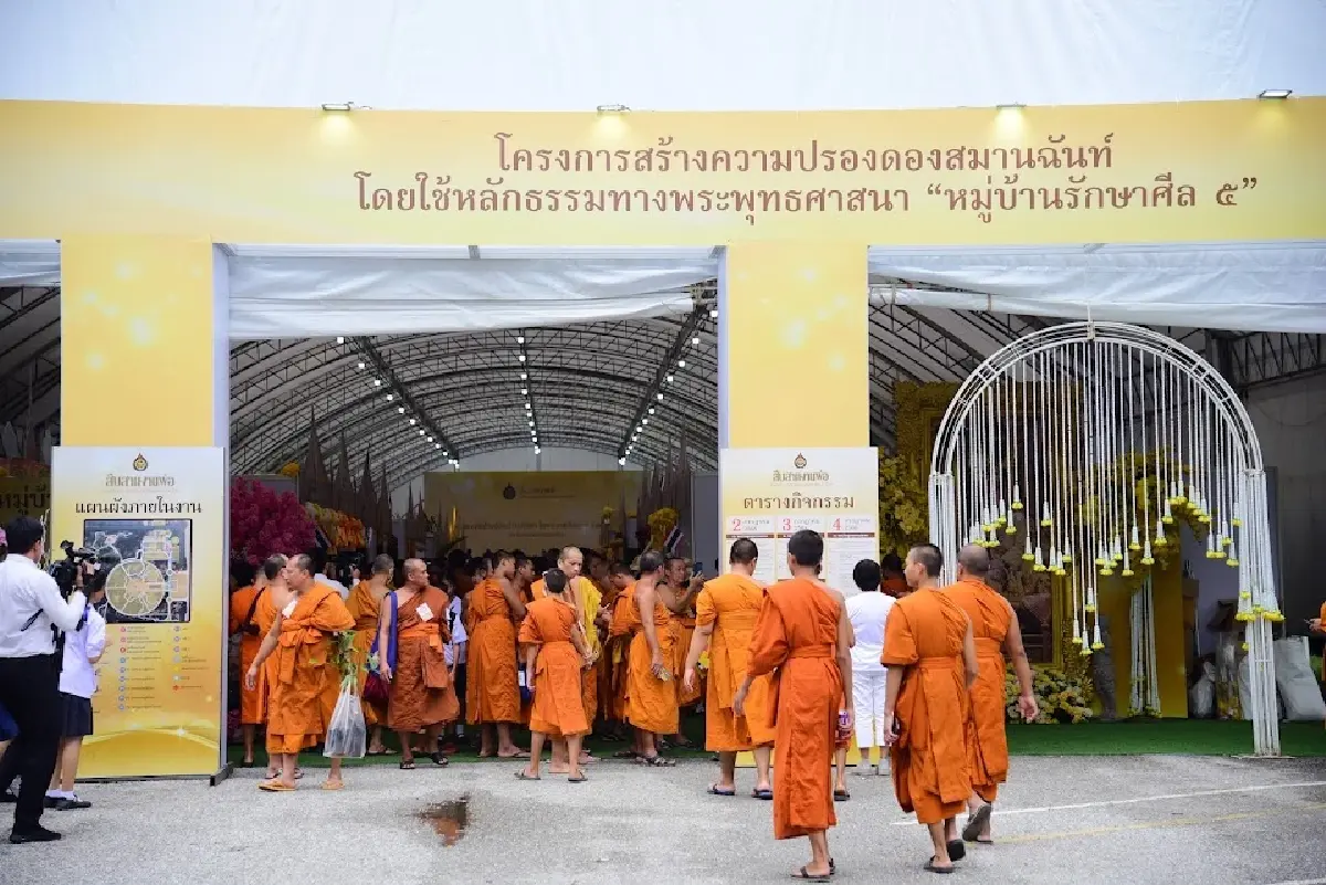 พระราชศรัทธา สืบสานโครงการทุนเล่าเรียนหลวงสำหรับพระสงฆ์ไทย