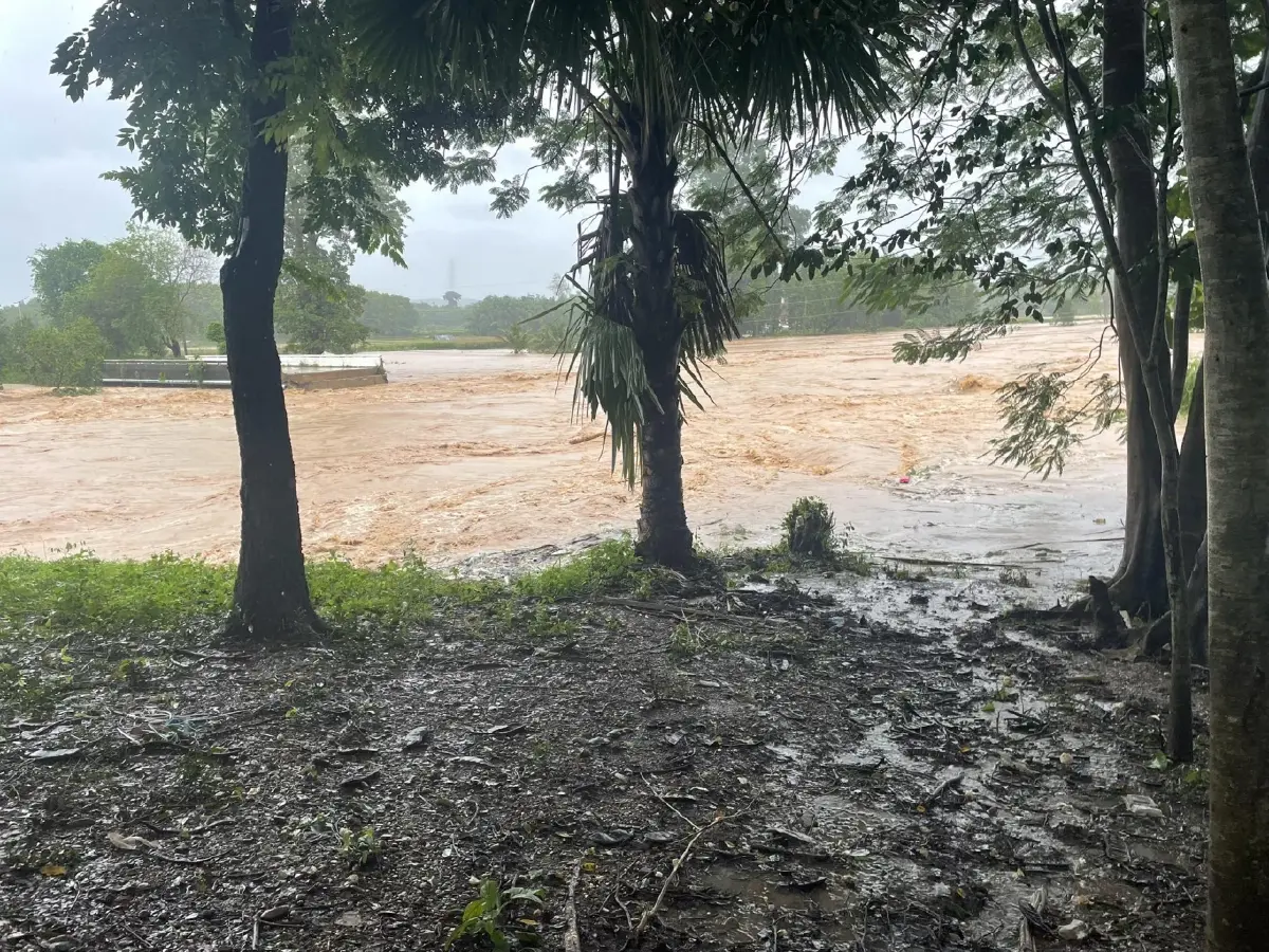 พิษพายุวิภา น้ำท่วมน่าน สะพานข้ามแม่น้ำปัวพังถล่ม ถนนถูกตัดขาด