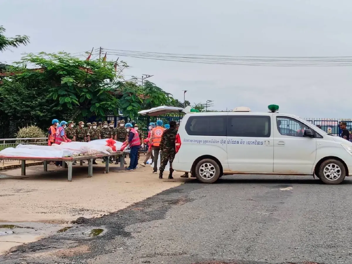ไทยส่งศพทหารกัมพูชา 12 นาย กลับมาตุภูมิ แสดงความเคารพในสมรภูมิไม่ว่าฝ่ายใด