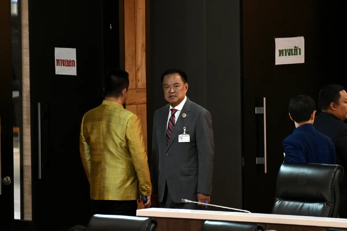 \'ฝ่ายแค้น\' ผนึกเกมสภาฯ เขย่า \'รัฐบาล\' ล็อก ‘เพื่อไทย’ สู่ทางลง