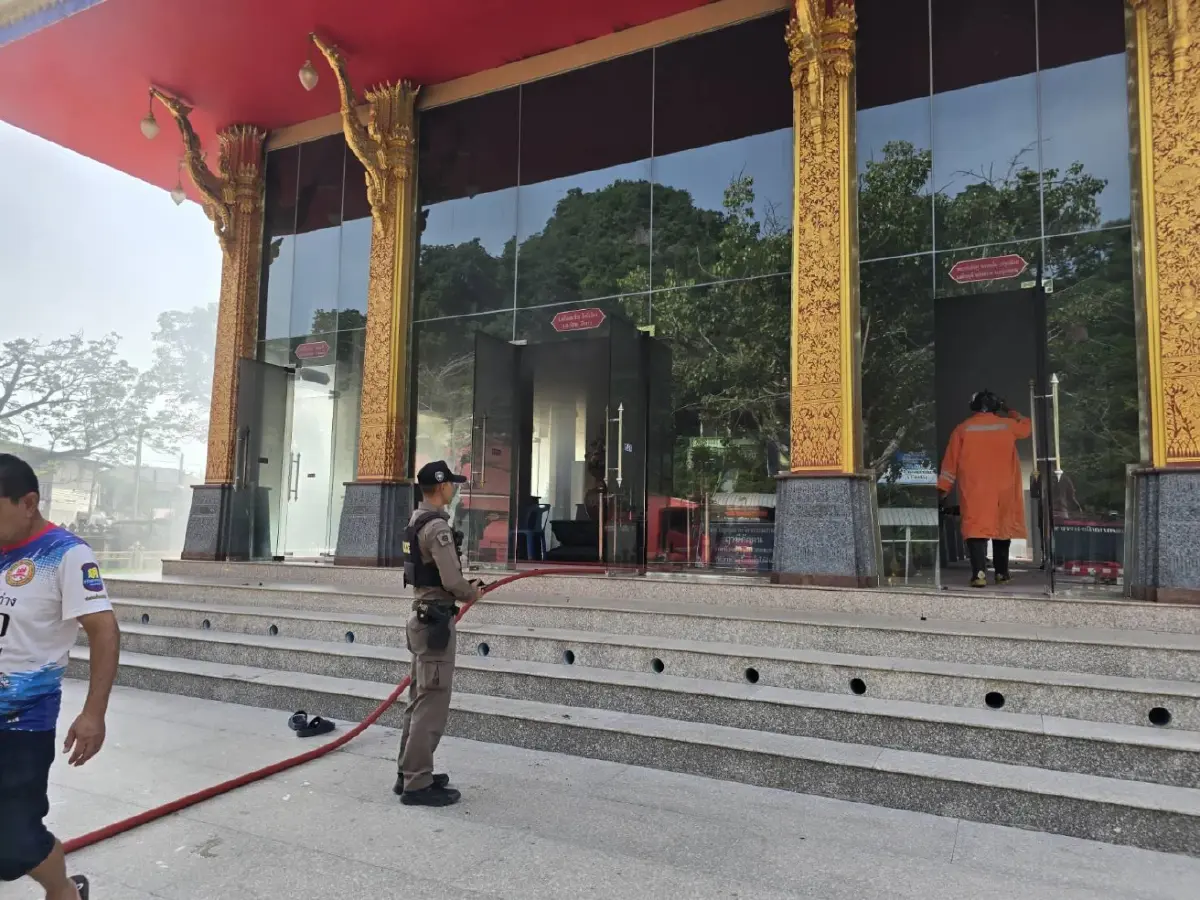 ระทึก ไฟไหม้โบสถ์วัดใหญ่ วัดไร่ดอน เขากิ่ว เพชรบุรี เร่งดับเพลิง