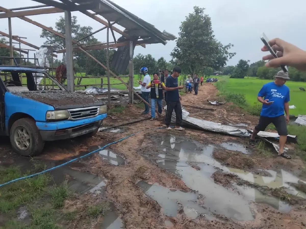 กัมพูชา ยิงจรวด BM-21ร่วม10ลูก ถล่ม อ.ประสาท  บ้านไหม้วอด สัตว์ตายระนาว